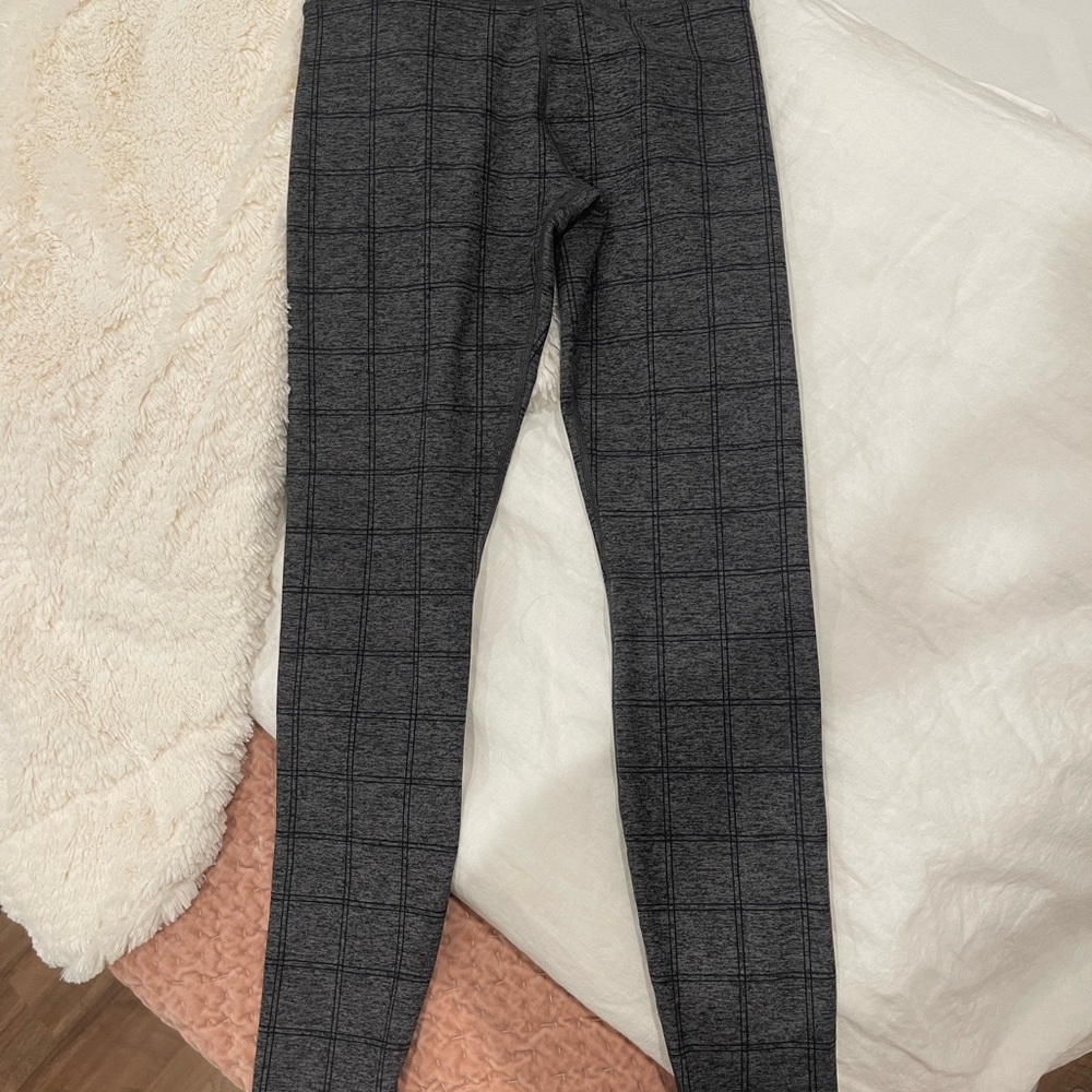 Gray Checkered Vuori Leggings (S)